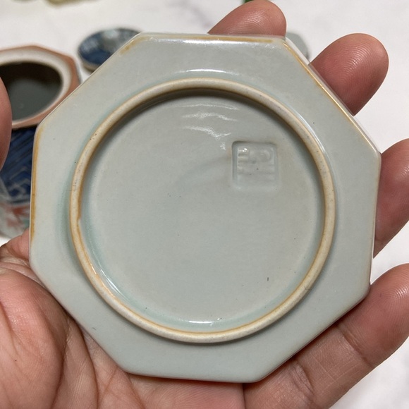 Vintage Chinese Asian Small Teapot And Salt& Pepper Set Red Flowers Roae Floral - Picture 9 of 17